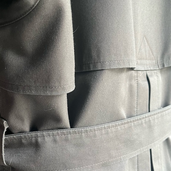 Heavy trench coat with removable liner - Picture 3 of 8